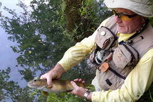 Stage de pêche mouche en réservoir avec un guide expérimenté.