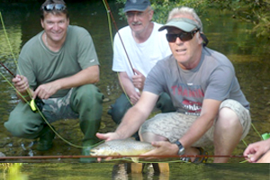 Perfectionner votre technique de la pêche à la mouche avec un guide